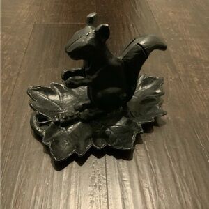 Vtg Cast Iron Squirrel Nutcracker Leaf Plate Holds Nuts Nature Animal Foliage